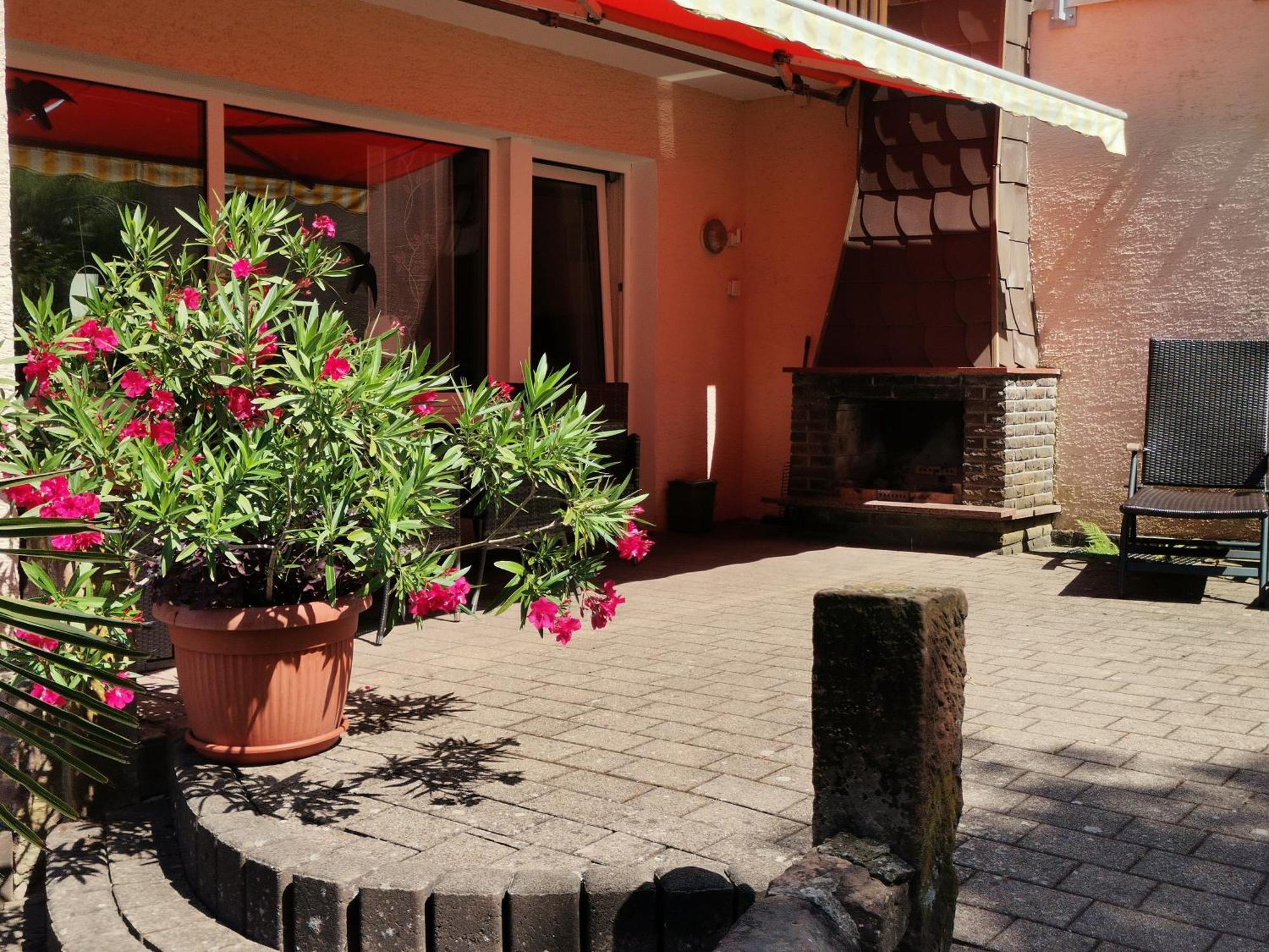 Ferienwohnungen 'Blick Zur Madonna' Fischbach bei Dahn Exterior photo
